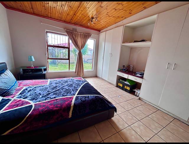 4 BEDROOM HOUSE FOR SALE IN RUYTERWACHT